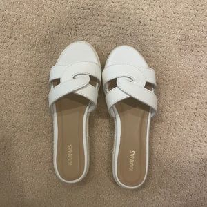 Kaanas white leather slides
